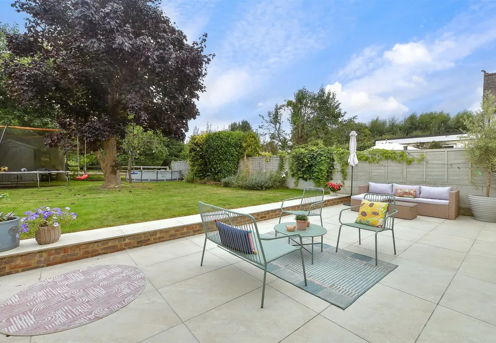 Rear Garden - Five Ash Down, Uckfield, East Sussex - Wards of Kent