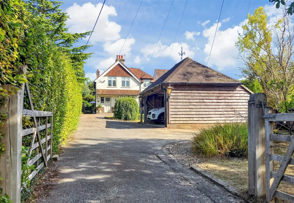 Driveway/Parking - Five Ash Down, Uckfield, East Sussex - Wards of Kent