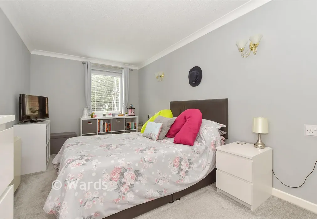 Bedroom 1 - Hunting Gate, Birchington, Kent - Wards of Kent