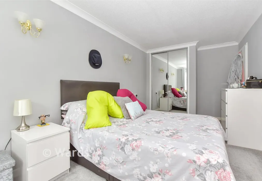 Bedroom 1 - Hunting Gate, Birchington, Kent - Wards of Kent