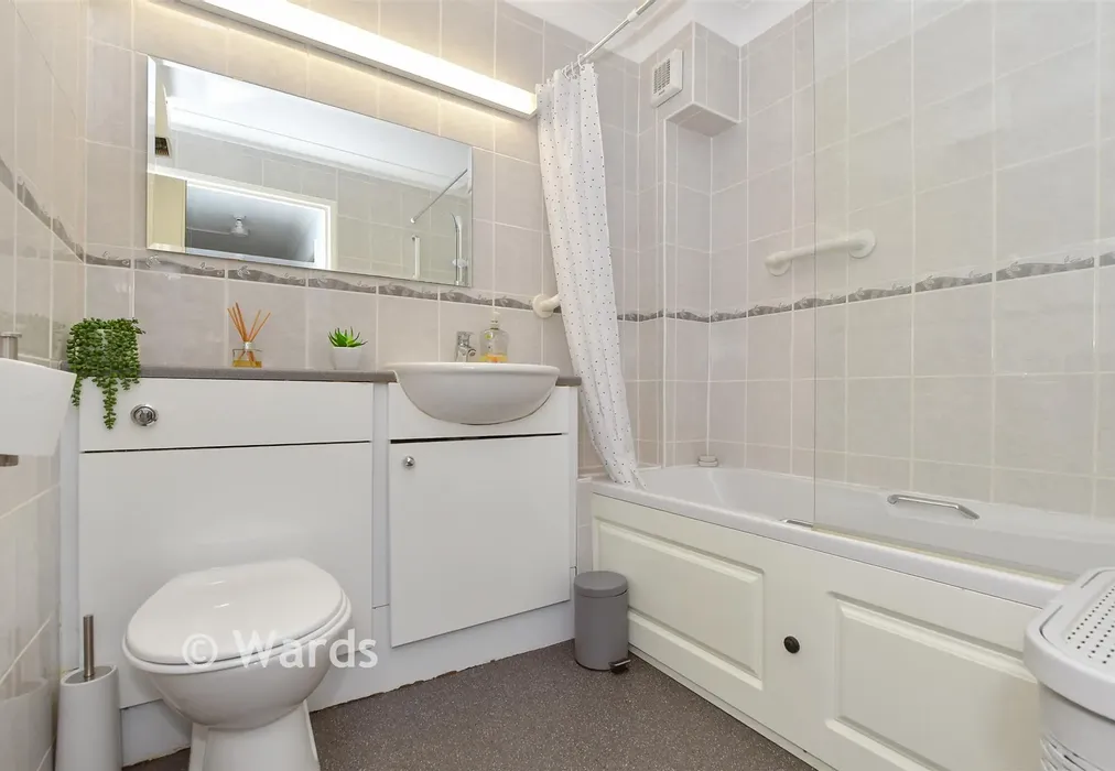 Bathroom - Hunting Gate, Birchington, Kent - Wards of Kent