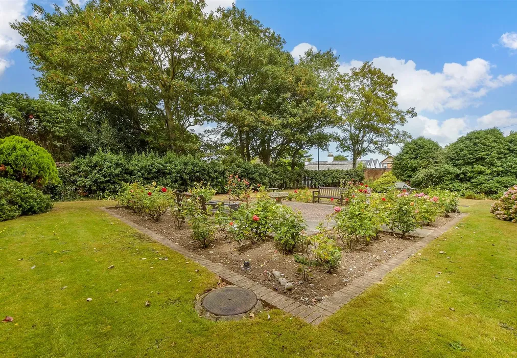 Communal Gardens - Hunting Gate, Birchington, Kent - Wards of Kent