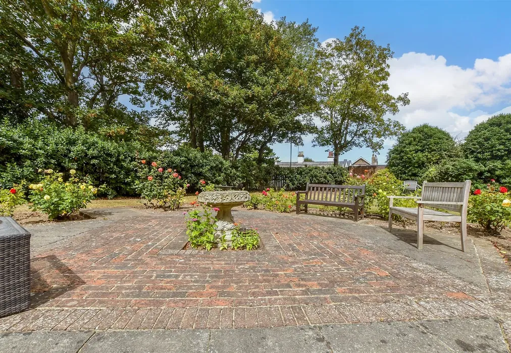 Communal Gardens - Hunting Gate, Birchington, Kent - Wards of Kent