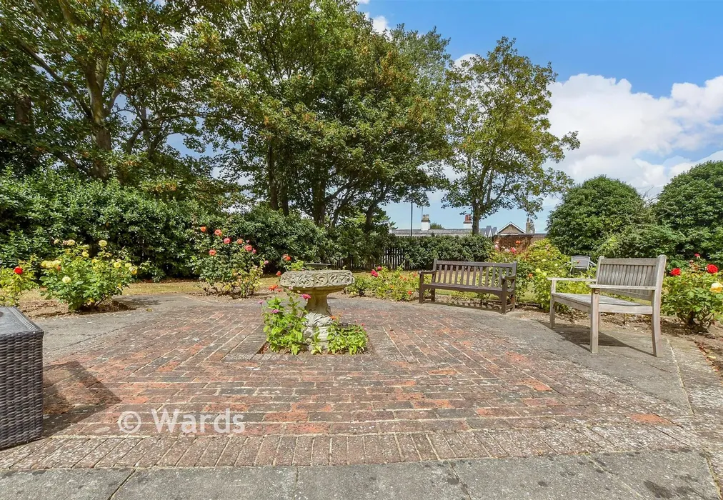 Communal Gardens - Hunting Gate, Birchington, Kent - Wards of Kent