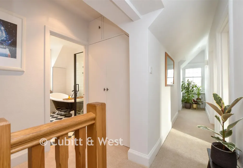 Landing - Newdigate Road, Beare Green, Dorking, Surrey - Wards of Kent