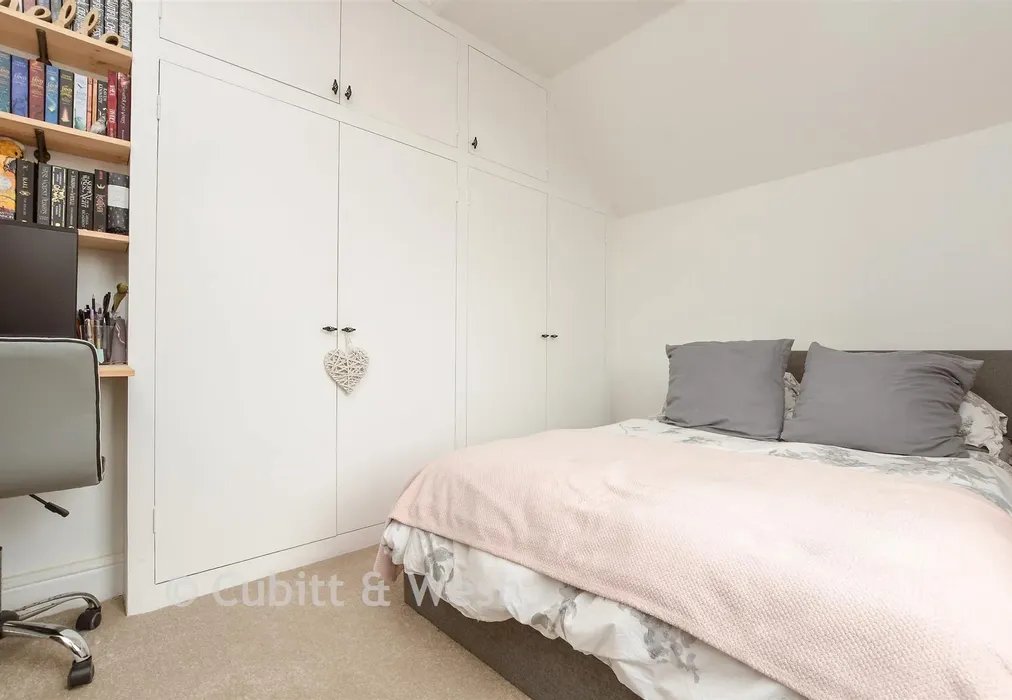 Bedroom 3 - Newdigate Road, Beare Green, Dorking, Surrey - Wards of Kent