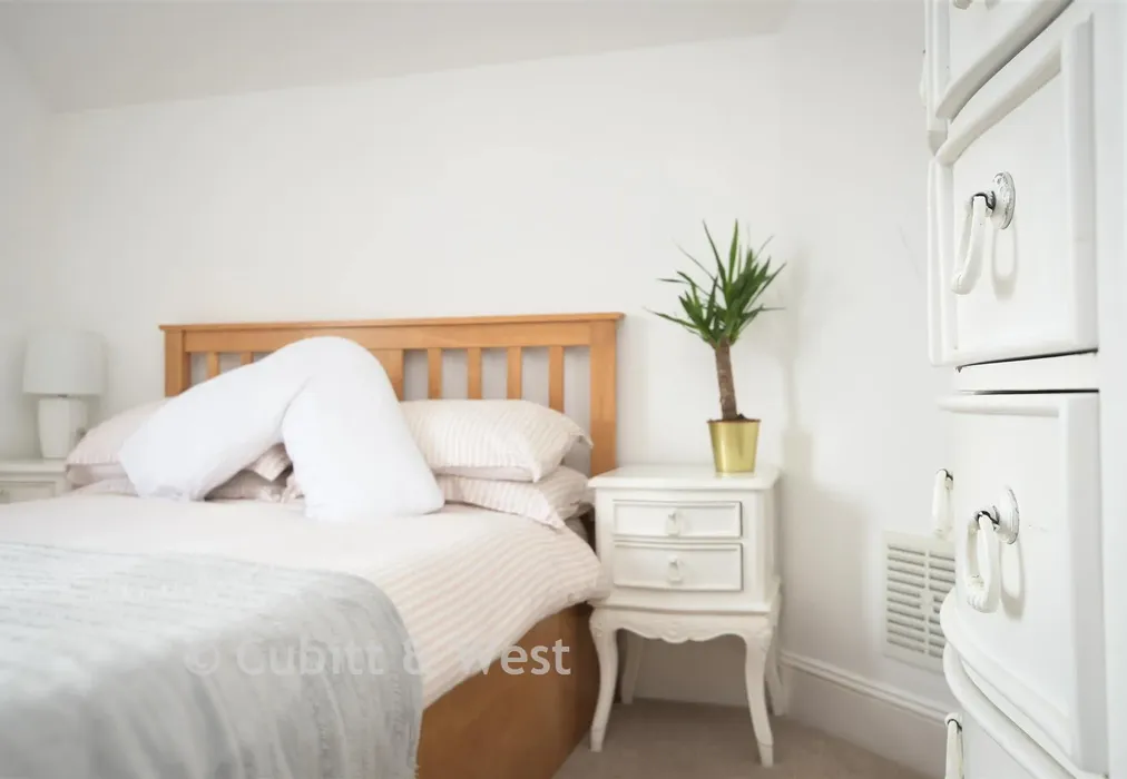 Internal Lifestyle Photograph - Newdigate Road, Beare Green, Dorking, Surrey - Wards of Kent