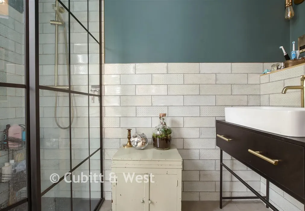 En-Suite Shower Room - Newdigate Road, Beare Green, Dorking, Surrey - Wards of Kent