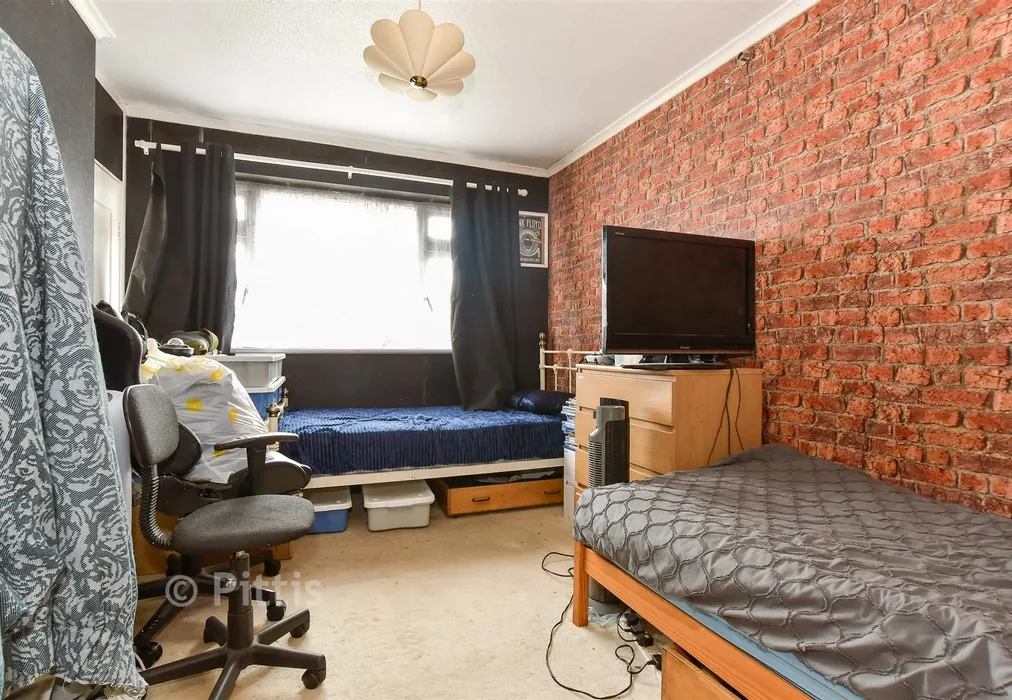 Bedroom 1 - Wellington Road, Ryde, Isle of Wight - Wards of Kent