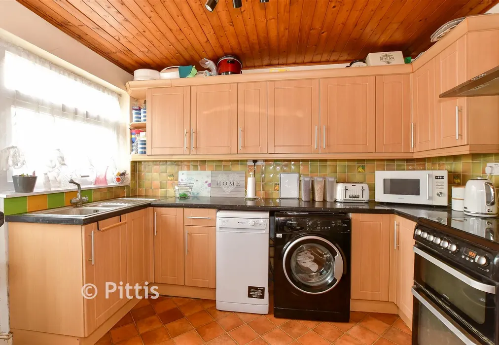 Kitchen - Wellington Road, Ryde, Isle of Wight - Wards of Kent