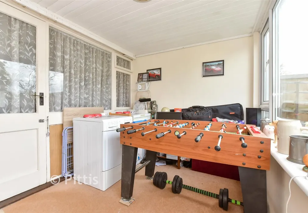 Sun Room - Wellington Road, Ryde, Isle of Wight - Wards of Kent