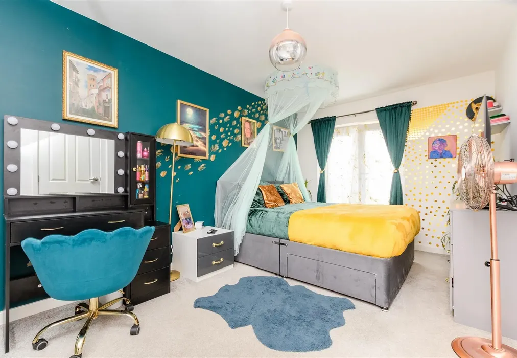 Bedroom 1 - Paris Drive, Gravesend, Kent - Wards of Kent