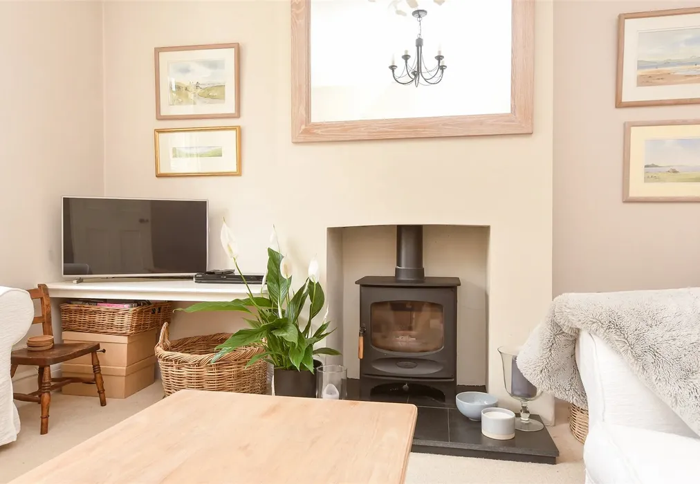 Internal Feature - Buckingham Road, Holmwood, Dorking, Surrey - Wards of Kent