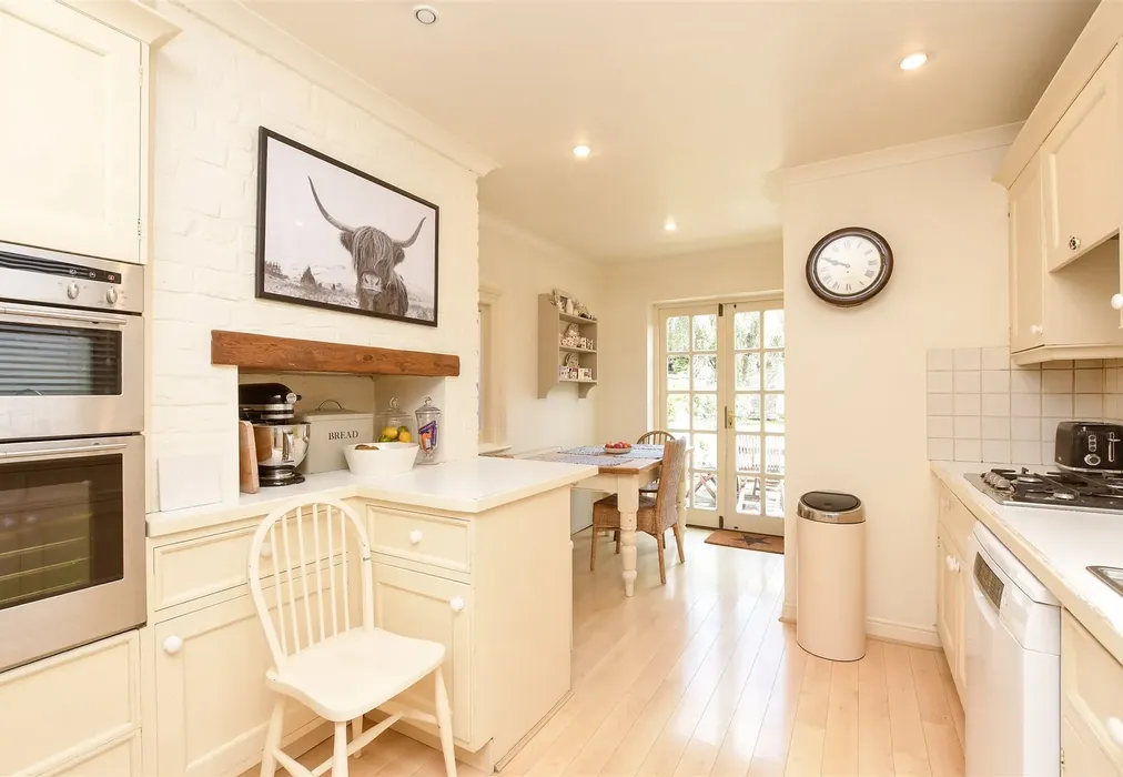 Kitchen/Breakfast Room - Buckingham Road, Holmwood, Dorking, Surrey - Wards of Kent