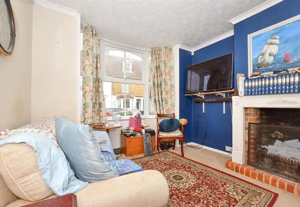 Lounge - Queens Road, Faversham, Kent - Wards of Kent