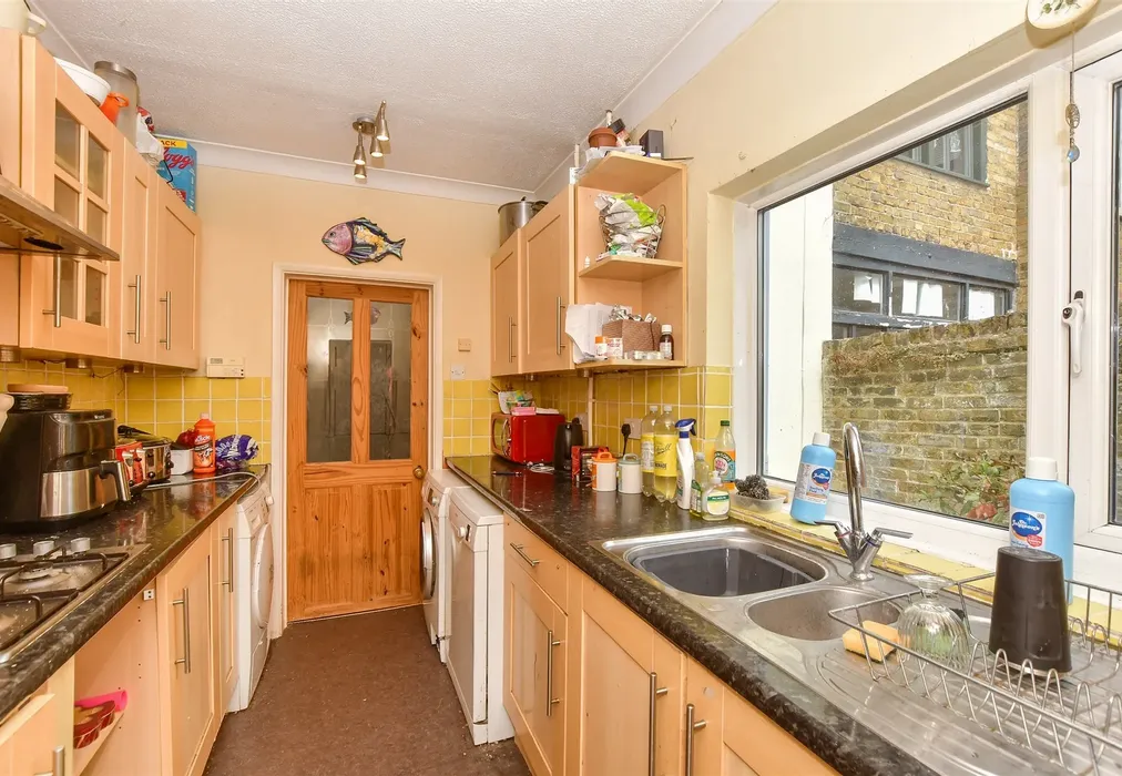 Kitchen - Queens Road, Faversham, Kent - Wards of Kent