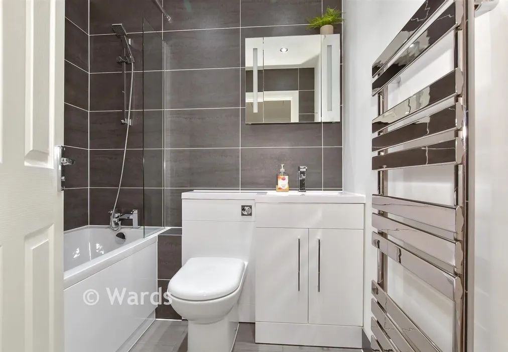 Bathroom - Britannia Road, High Halstow, Rochester, Kent - Wards of Kent