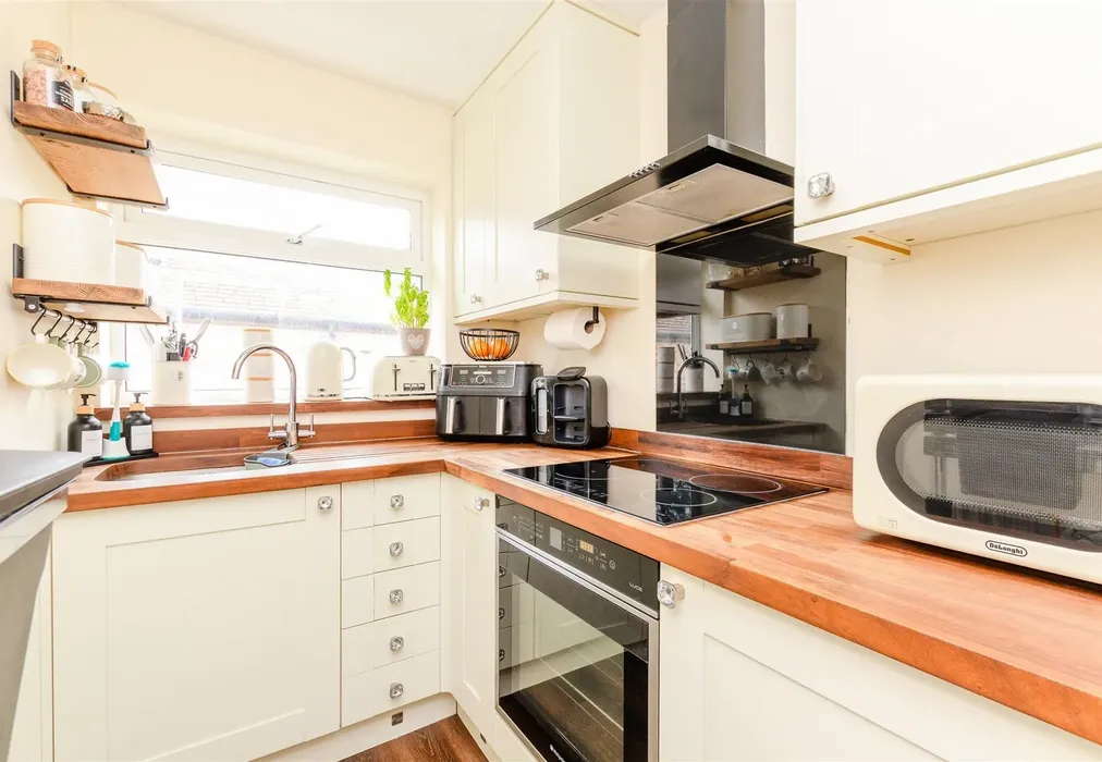 Kitchen - Greatness Lane, Sevenoaks, Kent - Wards of Kent