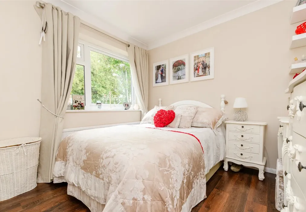 Bedroom 1 - Greatness Lane, Sevenoaks, Kent - Wards of Kent