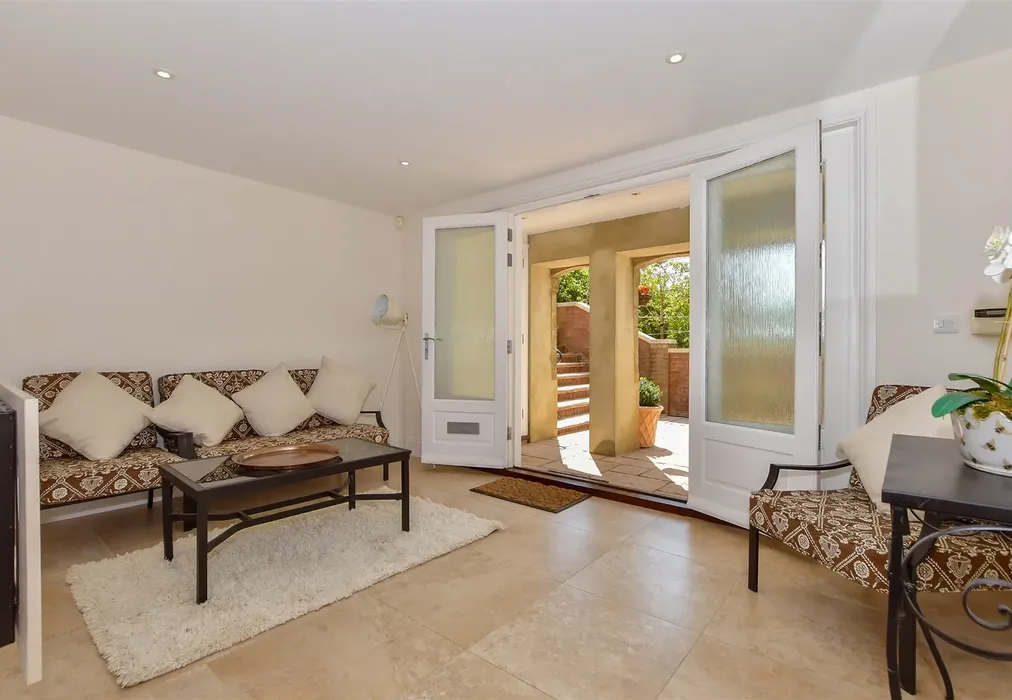 Garden Room 1 - Nevill Park, Tunbridge Wells, Kent - Wards of Kent