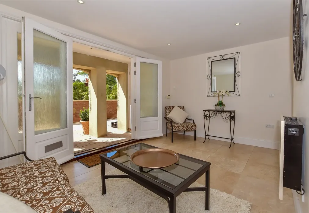 Garden Room 2 - Nevill Park, Tunbridge Wells, Kent - Wards of Kent