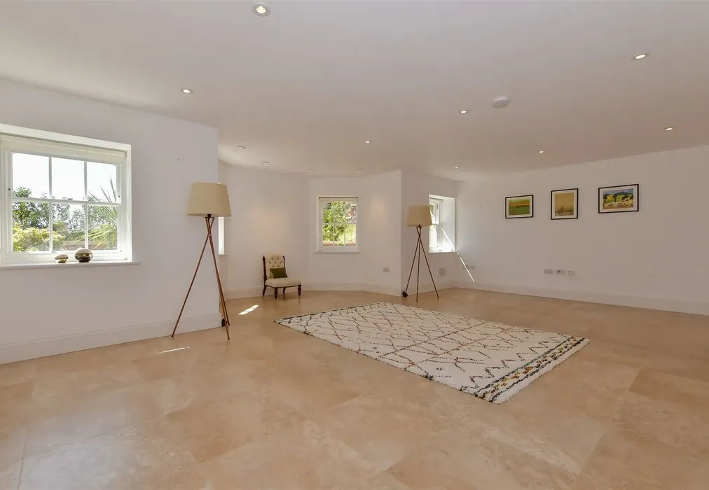 Living 1 - Nevill Park, Tunbridge Wells, Kent - Wards of Kent