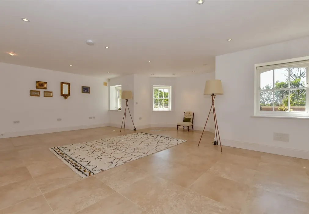 Living 2 - Nevill Park, Tunbridge Wells, Kent - Wards of Kent