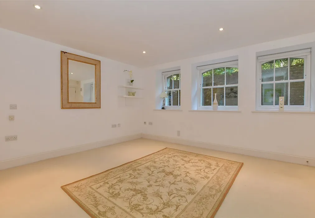 Bed 3 - Nevill Park, Tunbridge Wells, Kent - Wards of Kent
