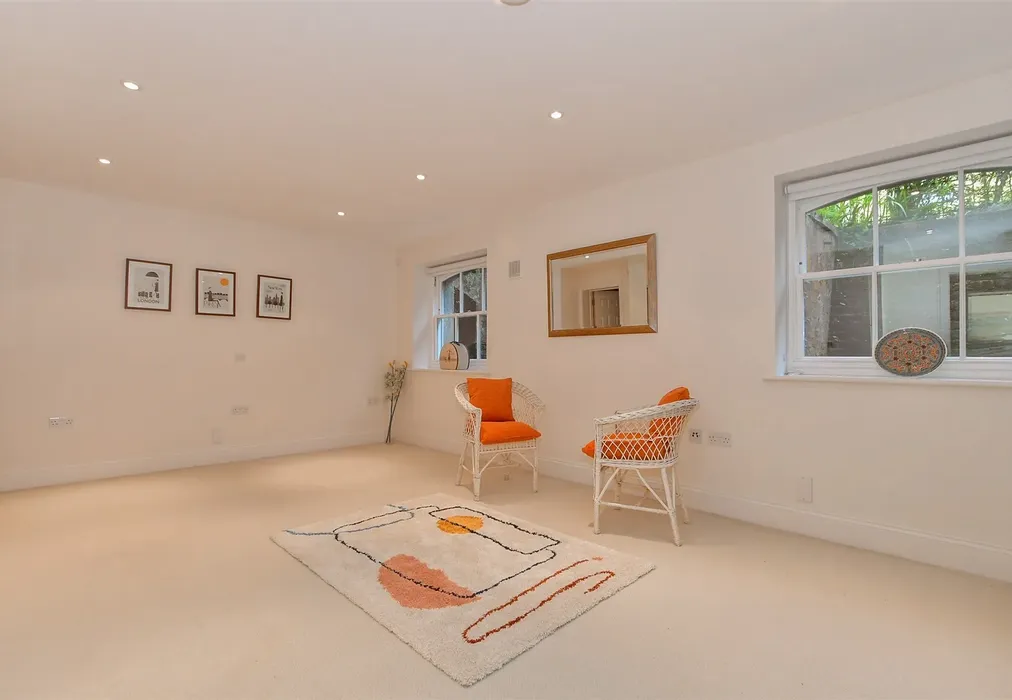 Bed 2 - Nevill Park, Tunbridge Wells, Kent - Wards of Kent