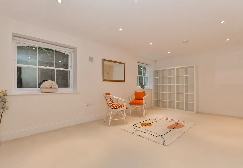 Bed 2.1 - Nevill Park, Tunbridge Wells, Kent - Wards of Kent