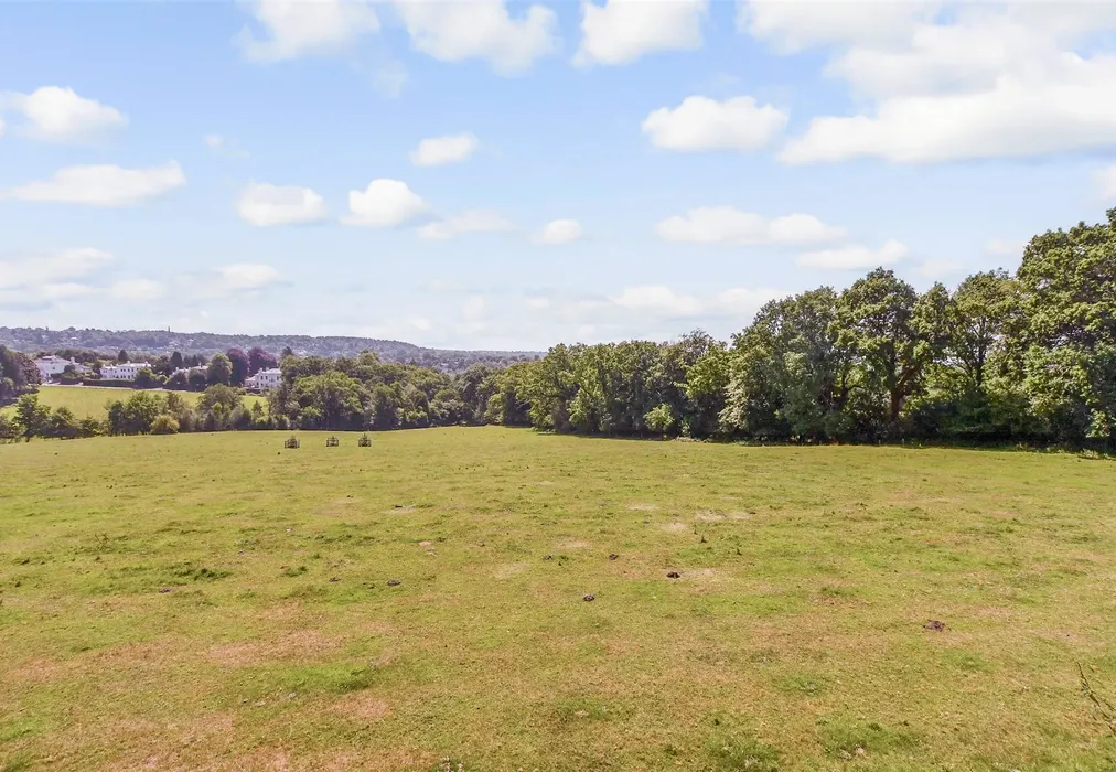 V Iew - Nevill Park, Tunbridge Wells, Kent - Wards of Kent