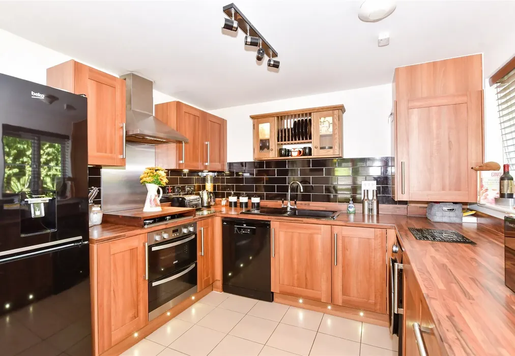 Kitchen/Diner - Batten Walk, Maidstone, Kent - Wards of Kent