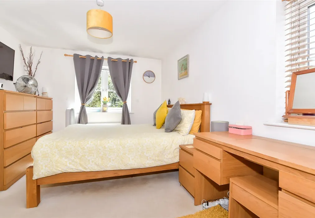 Bedroom 1 - Batten Walk, Maidstone, Kent - Wards of Kent