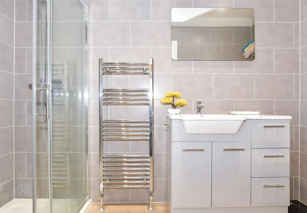 En-Suite Shower Room - Batten Walk, Maidstone, Kent - Wards of Kent