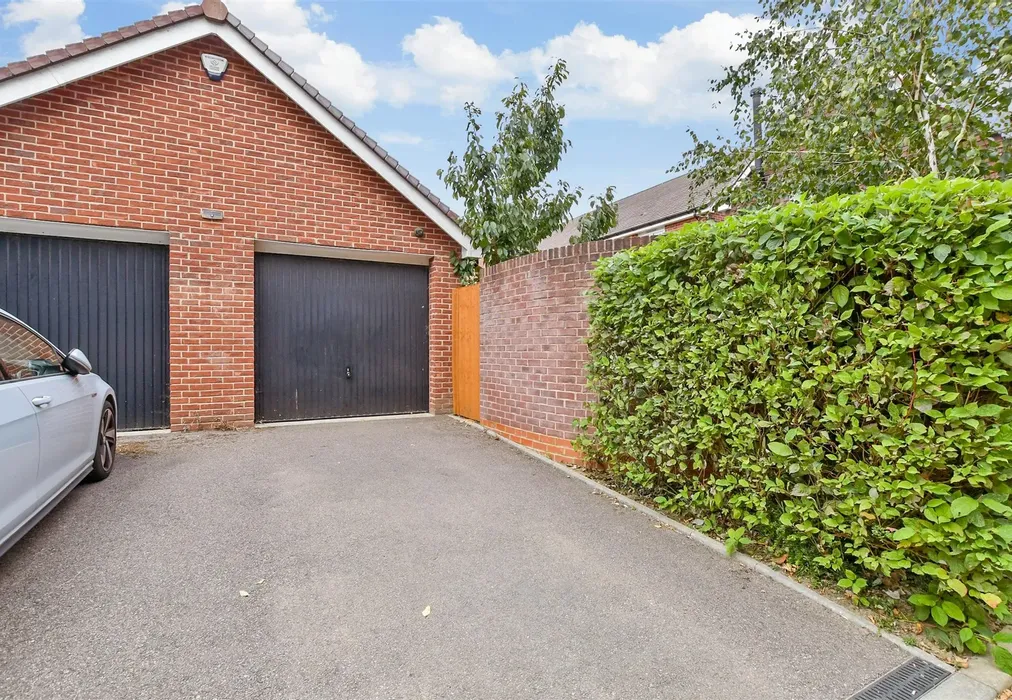 Garage - Batten Walk, Maidstone, Kent - Wards of Kent