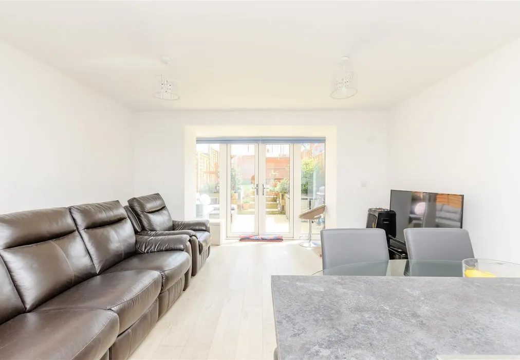 Kitchen/Living Area - Central Road, Dartford, Kent - Wards of Kent