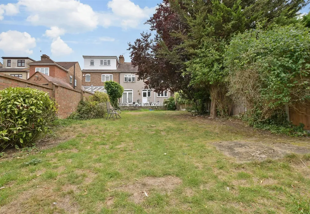 Rear Garden - Edison Avenue, Hornchurch, Essex - Wards of Kent