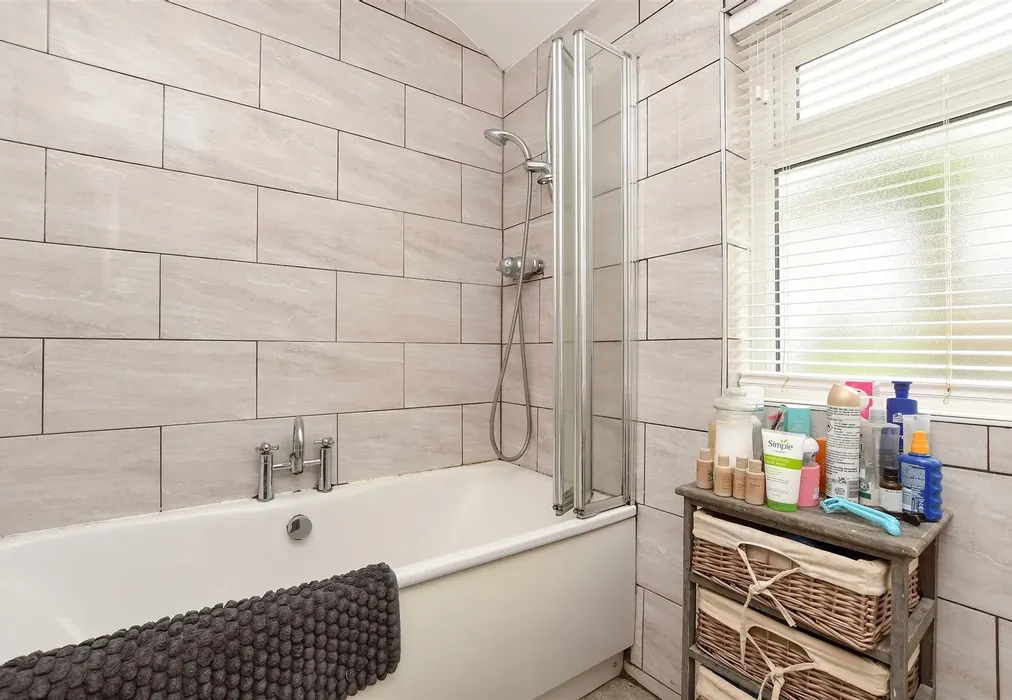 Bathroom - Northwood Avenue, Purley, Surrey - Wards of Kent
