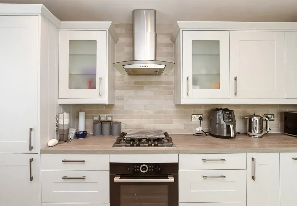 Kitchen - Northwood Avenue, Purley, Surrey - Wards of Kent