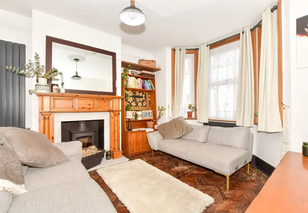 Lounge - Invicta Road, Folkestone, Kent - Wards of Kent