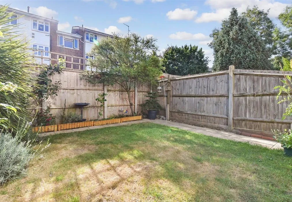 Rear Garden - Becksbourne Close, Penenden Heath, Maidstone, Kent - Wards of Kent