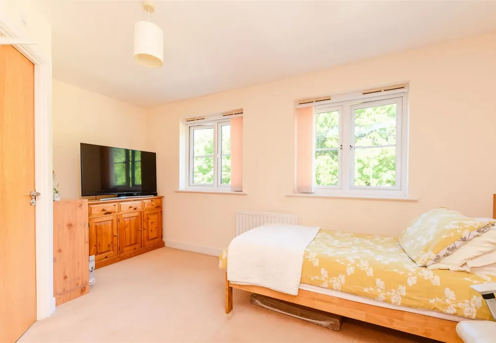 Bedroom 1 - St. Anne's Drive North, Redhill, Surrey - Wards of Kent