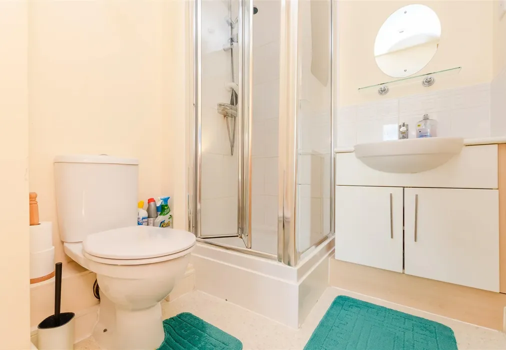 En-Suite Shower Room - St. Anne's Drive North, Redhill, Surrey - Wards of Kent