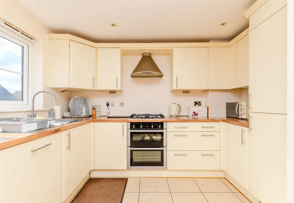 Kitchen/Diner - St. Anne's Drive North, Redhill, Surrey - Wards of Kent