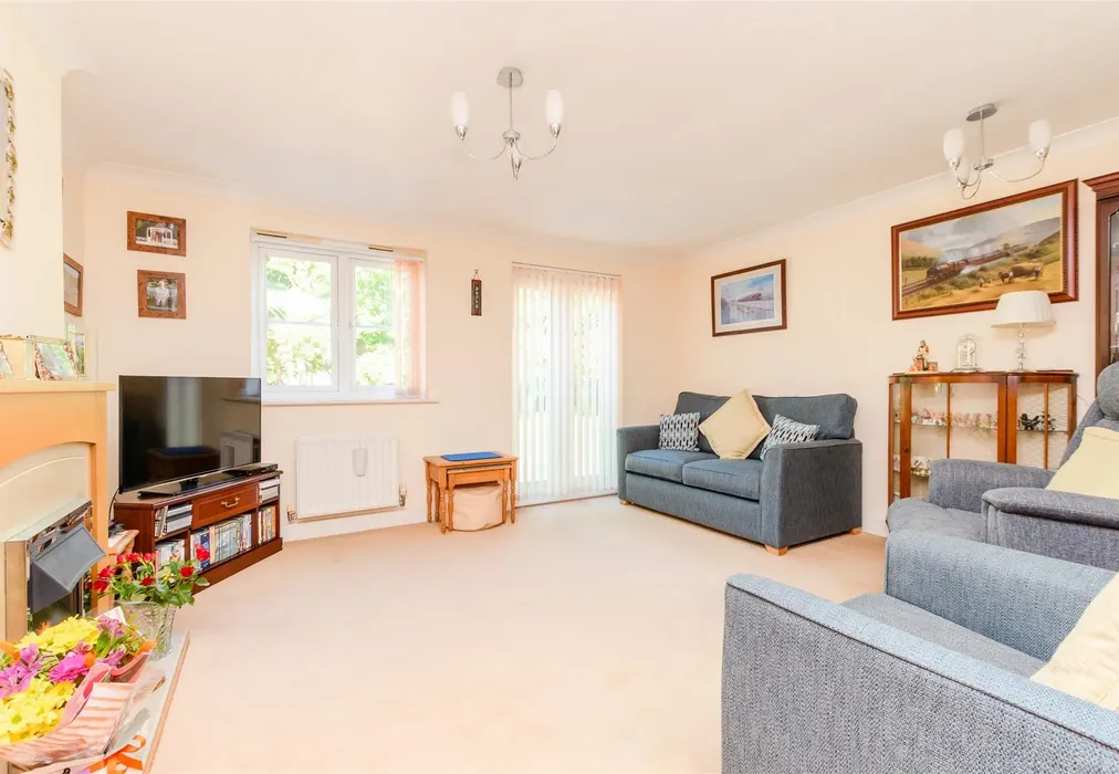 Lounge - St. Anne's Drive North, Redhill, Surrey - Wards of Kent
