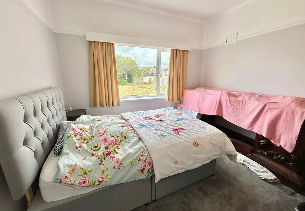 Bedroom 1. - Coast Drive, Lydd-On-Sea, Romney Marsh, Kent - Wards of Kent