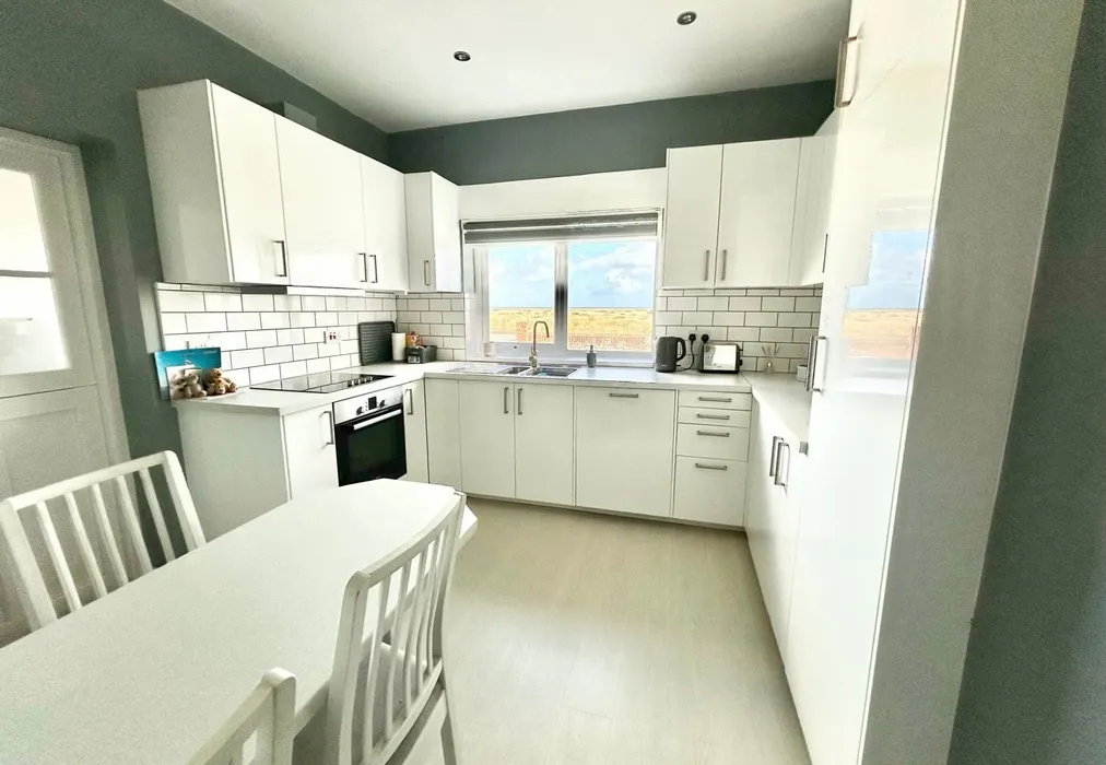 Kitchen. - Coast Drive, Lydd-On-Sea, Romney Marsh, Kent - Wards of Kent