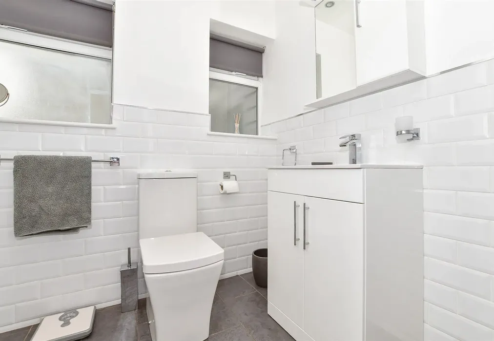 Bathroom - Coast Drive, Lydd-On-Sea, Romney Marsh, Kent - Wards of Kent