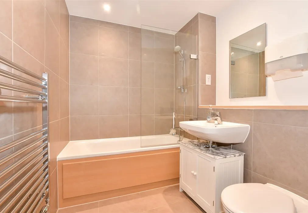 Bathroom - Westwood Drive, Canterbury, Kent - Wards of Kent