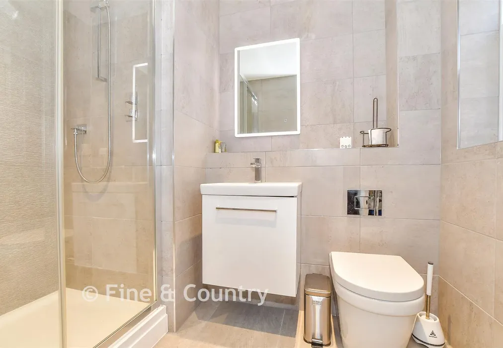En-Suite Shower Room - St. John's Road, Tunbridge Wells, Kent - Wards of Kent